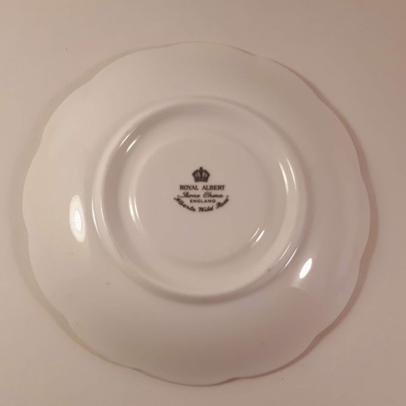 Vintage RARE Alberta Wild rose by Royal Albert teacup and saucer - Picture 9 of 9